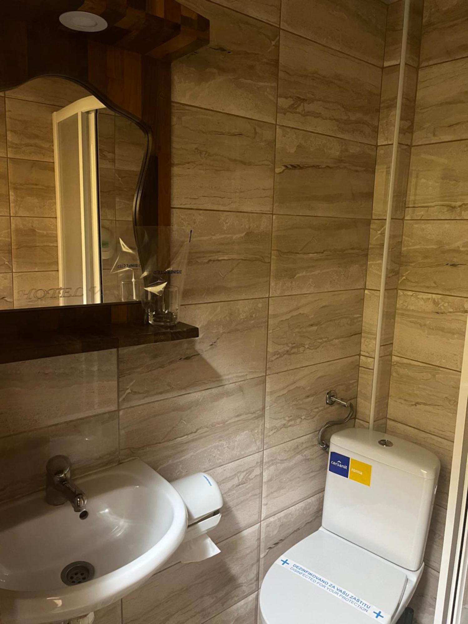 Hotel "Vir" Velika Plana Ngoại thất bức ảnh