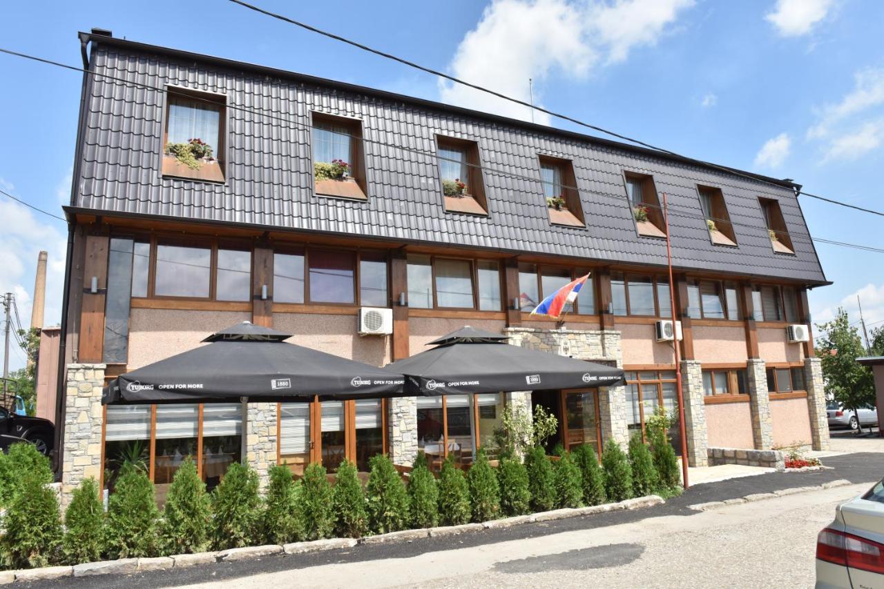 Hotel "Vir" Velika Plana Ngoại thất bức ảnh